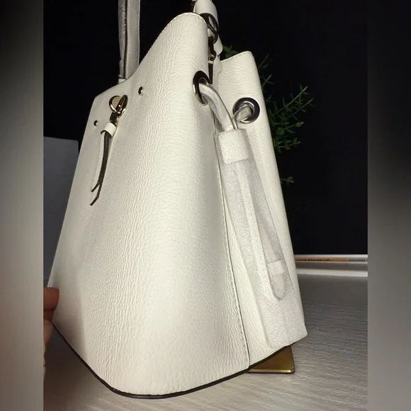 Kate Spade Small Bucket Bag White Dove Pebbled Leather Turn Lock NWT - Picture 3 of 7